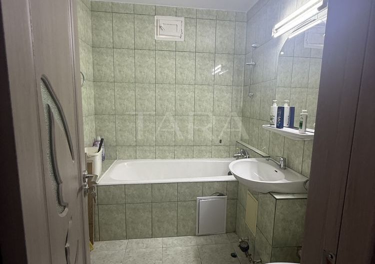 Apartament 3 camere renovat – etaj superior, lumină naturală excelentă - Poză 7