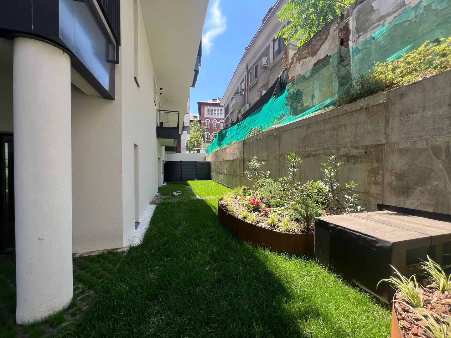 Apartament 2 Camere Premium | Curte 130 mp | Zona Centrală - Poză 1