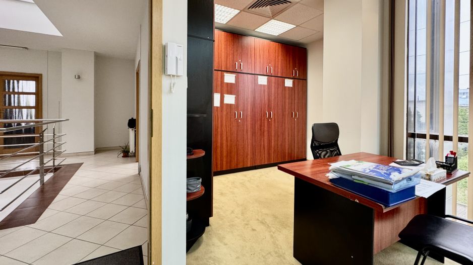 Spațiu pentru birouri langa Funshop Buziașului - Poză 29