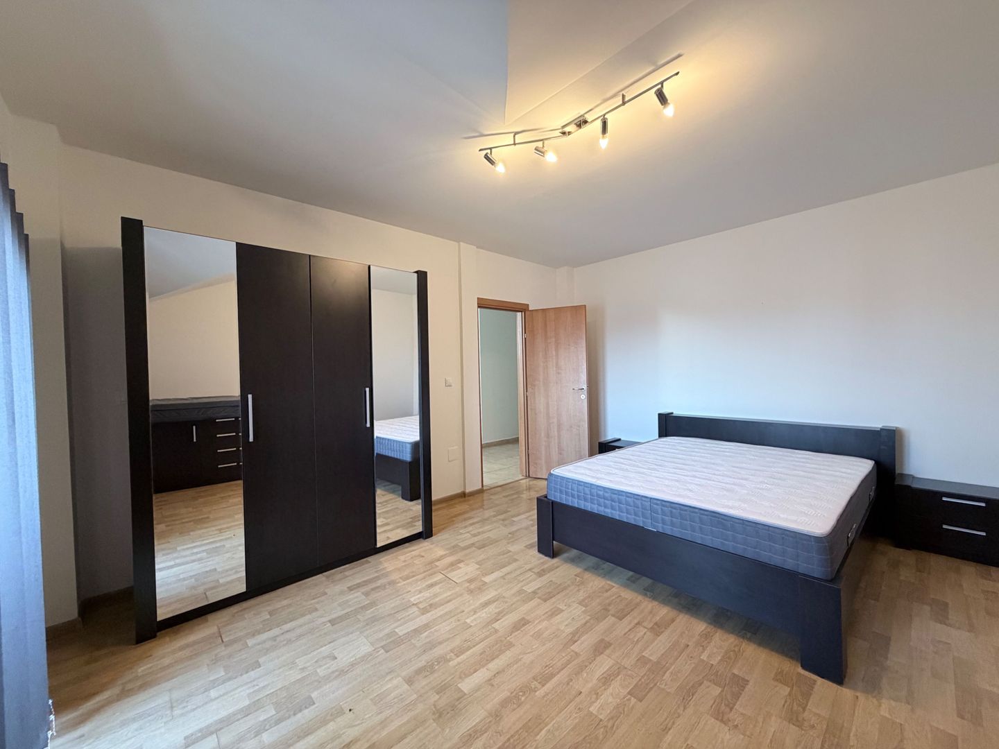 APARTAMENT SPATIOS CU LOC DE PARCARE - Poză 7