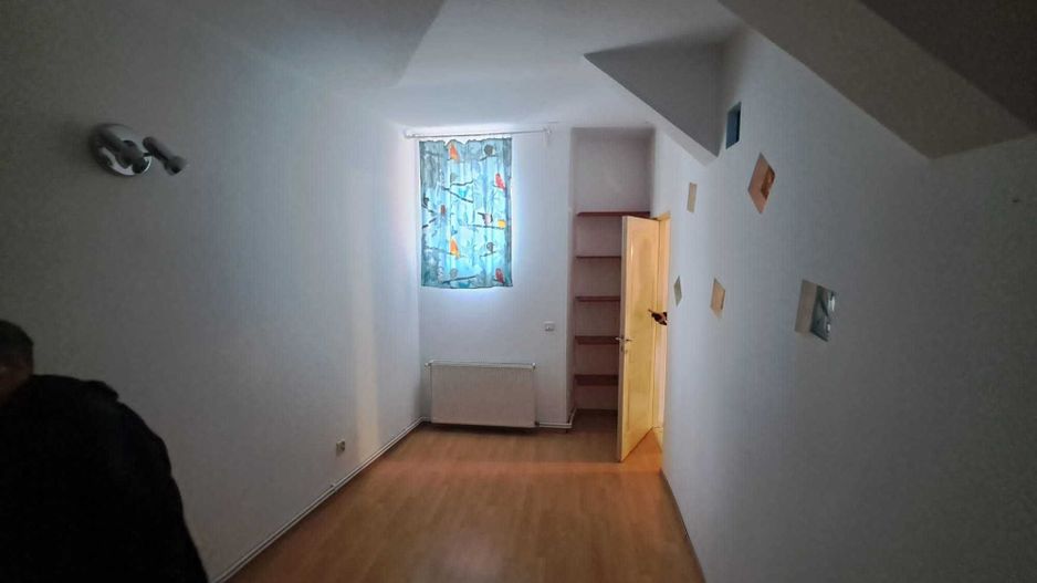 Vila, 2005,  3 camere, 2 bai in Piata Muncii - Poză 6