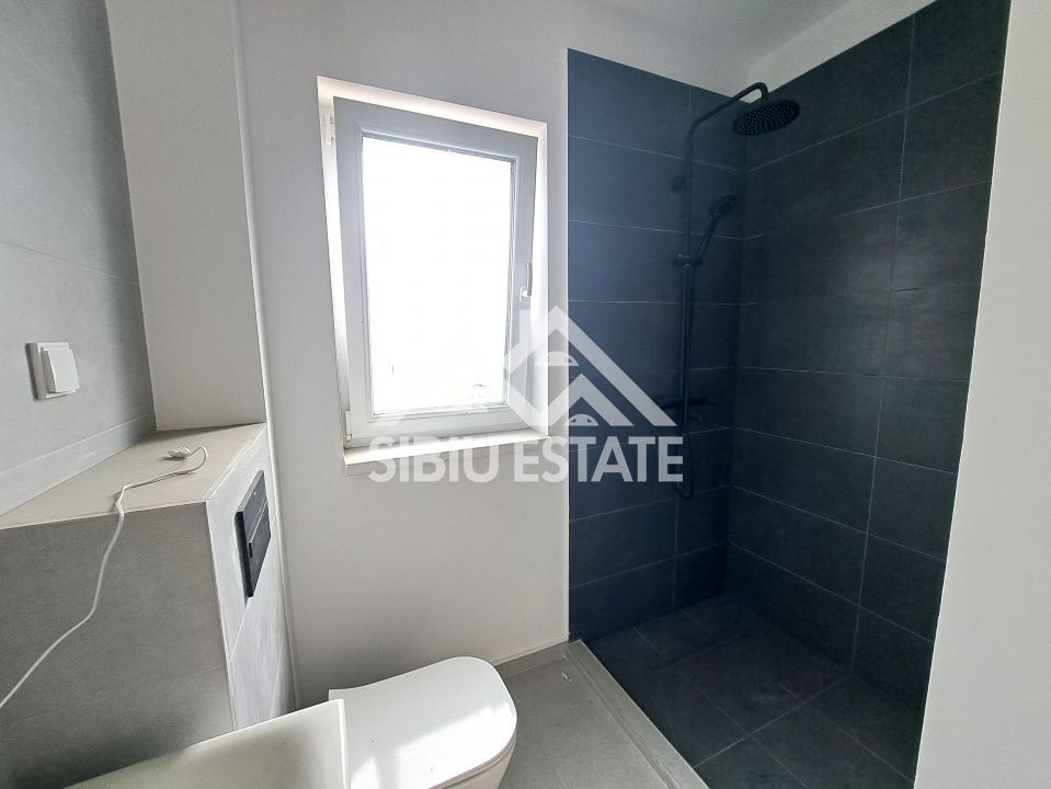 Apartament Sibiu 4 camere, 2 bai NOU lift si parcare - Poză 15