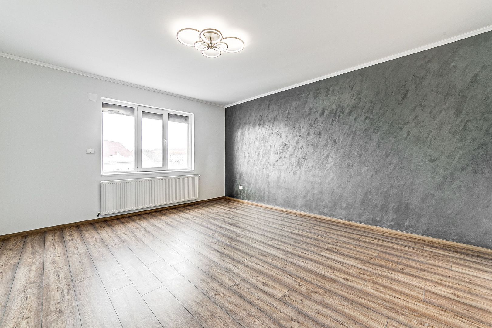 Apartament spațios în zonă centrală - Poză 2