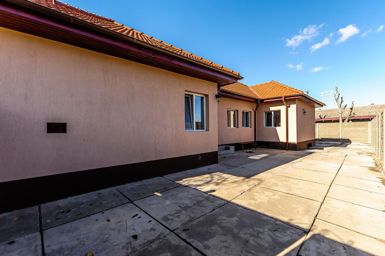 Casă renovată complet în Sânleani/Livada. - Poză 2