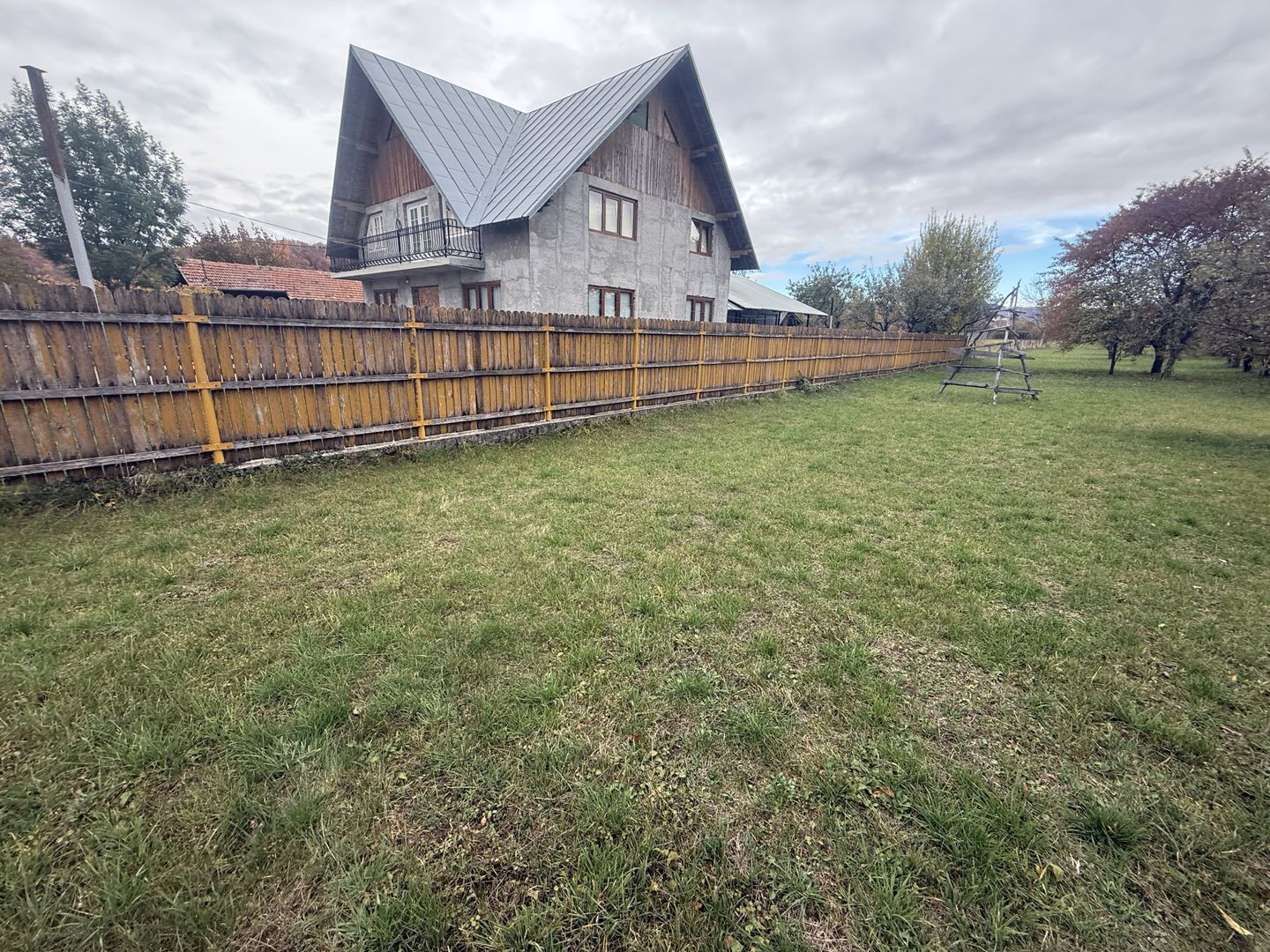 Teren intravilan împrejmuit 2331 mp la strada, toate utilitățile! - Poză 6