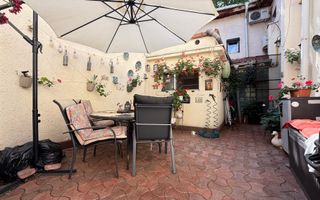 Casa cocheta cu o mica curte - Poză 8