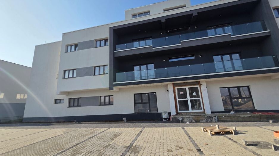 Apartament spațios de 3 camere la etaj, 74 mp utili + balcon – Tunari - Poză 1