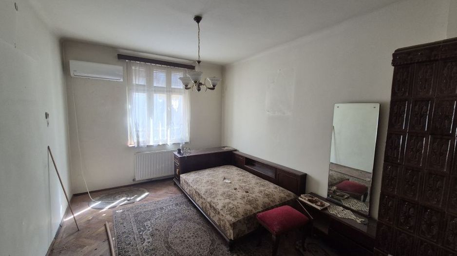 Apartament sic intr-un bloc vila interbelica - Poză 3