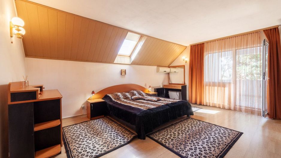 Casa visurilor cu 4000 mp livada roditoare si gradina Darmanesti-Arges - Poză 23
