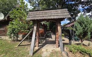 Teren deosebit cu cabană din lemn, Tocile – locație liniștită - Poză 14