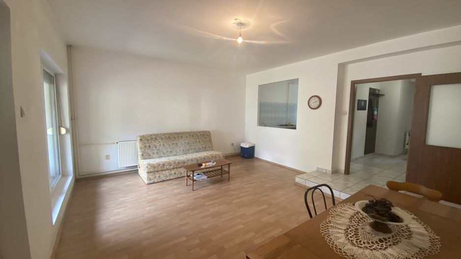 Casa de vânzare/închiriere zona Lunei - Poză 3