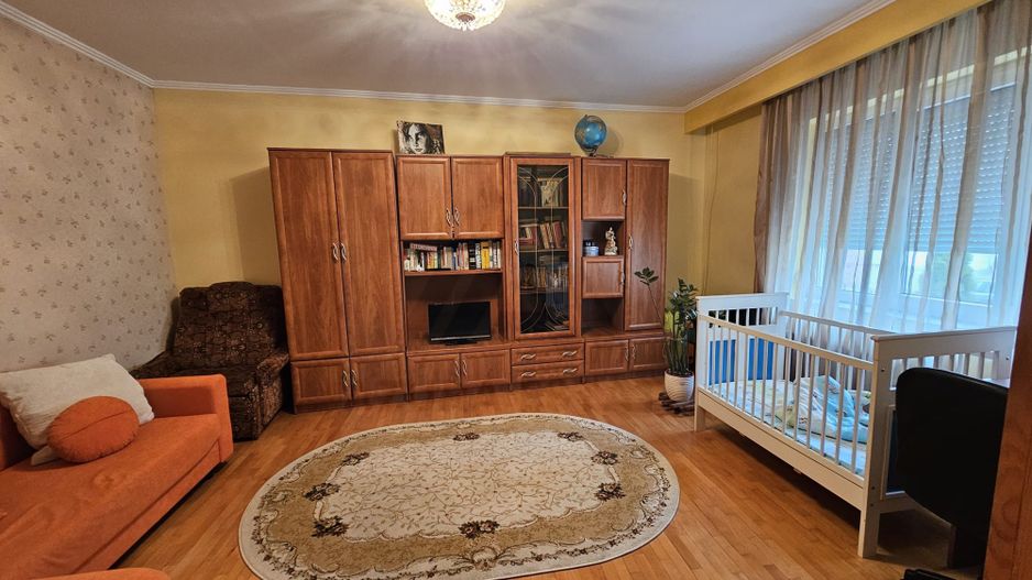 Casa 5 camere 3 bai garaj inchis si teren 700 mp utili in Lazaret - Poză 1