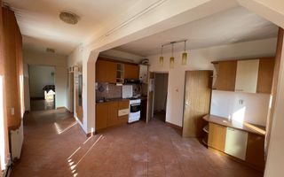 Casă de vânzare în zona Iris - Poză 1