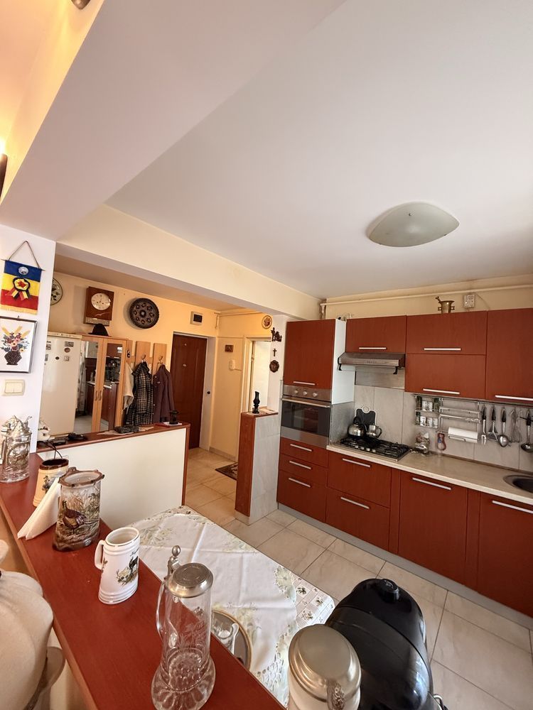 BRASADAS vinde ap 3 camere etajul 2/4 pe Careiului - Poză 2