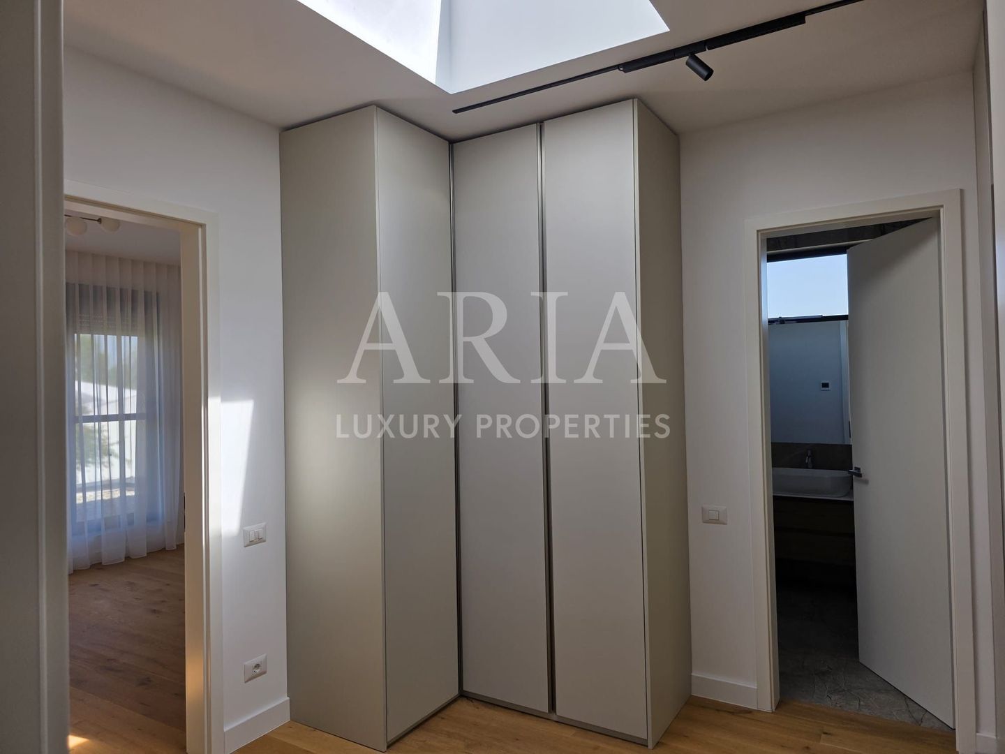 Dumbrava Vlasiei – Armonie între design, lumină și natură - Poză 27