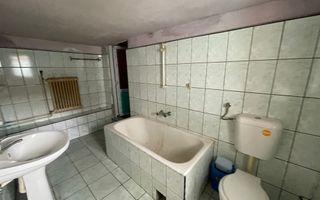 Casă spațioasă si 1790mp teren de vanzare in Hașag, la doar 30 km de Sibiu - Poză 4