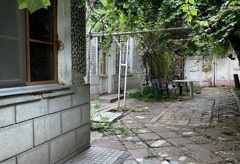 De vanzare teren si casa demolabila | 340 mp | Central - Poză 3