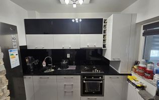Apartament cu 2 camere si parcare parcare in fata blocului
