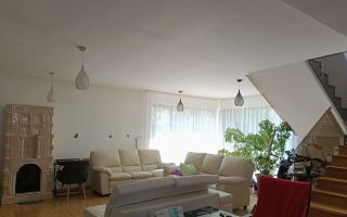 Locuință modernă într-o zonă verde, zona Faget - Poză 1