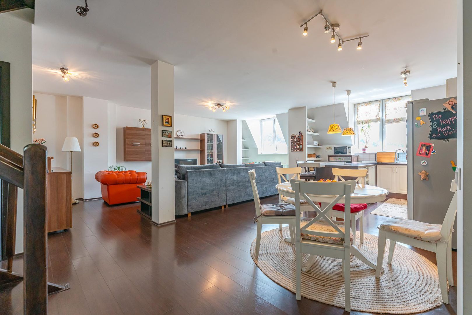 Apartament 5 camere dispus pe doua nivele in zona Brasovul Vechi - Poză 1