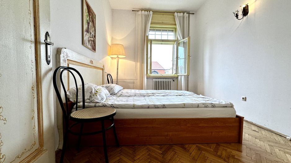 Apartament cu 2 camere,  clasic si boem, cu vedere in Piață Victoriei - Poză 8