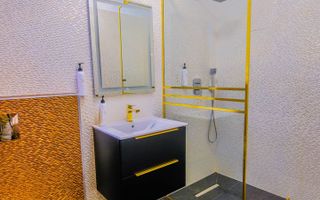 Hotel de LUX cu 11 camere / Restaurant & Piscina - Poză 16