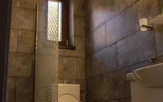 PENSIUNE DE VÂNZARE, TEREN 2.000 MP, 17 CAMERE, MOIECIU DE JOS - Poză 14