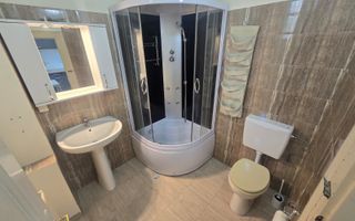 Apartament la casa cu 3 camere si curte Strada Bucegi - Poză 4