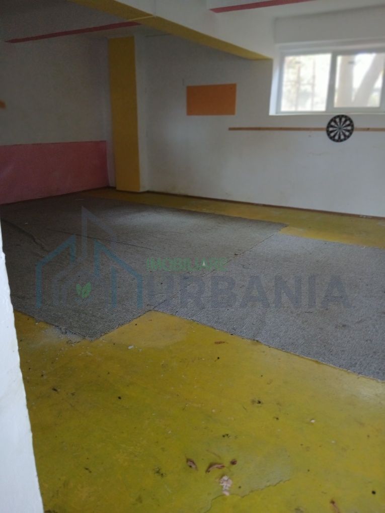 Spațiu de închiriat în Târgu Frumos, cu suprafață generoasă și curte interioară - Poză 4