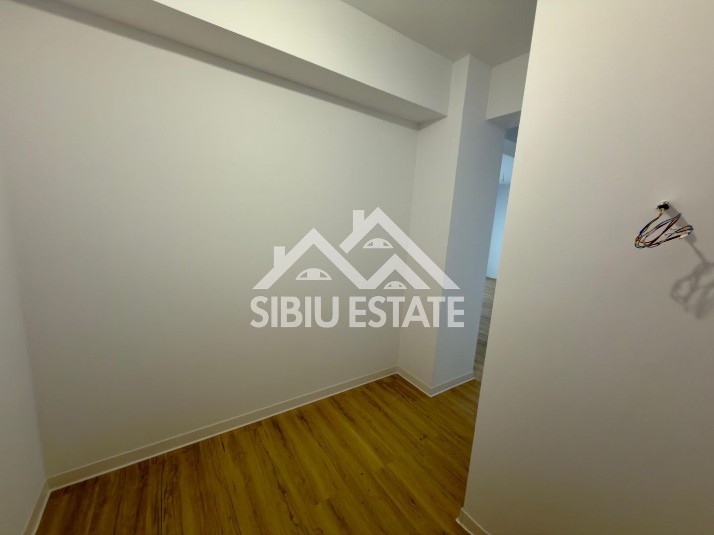 Apartament 3 camere terasa si balcon, boxa si parcare Selimbar - Poză 4
