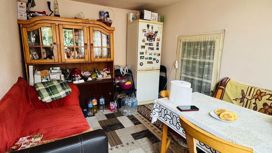 Casa de vanzare cu 2 camere si teren 1068 mp zona Renașterii - Poză 2