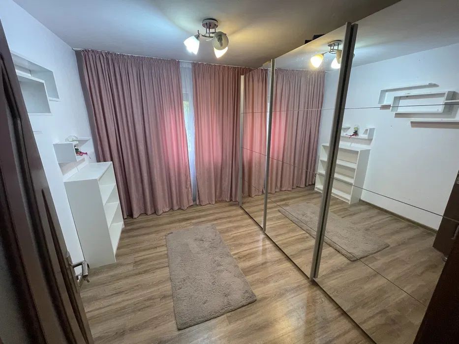 Vanzare Apartament 4 camere, 80mp, 2 bai, in Titan, 2 min metrou - Poză 1