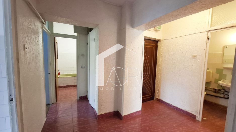 Apartament cu 3 camere, decomandat, Piata Mihai Viteazu - Poză 11