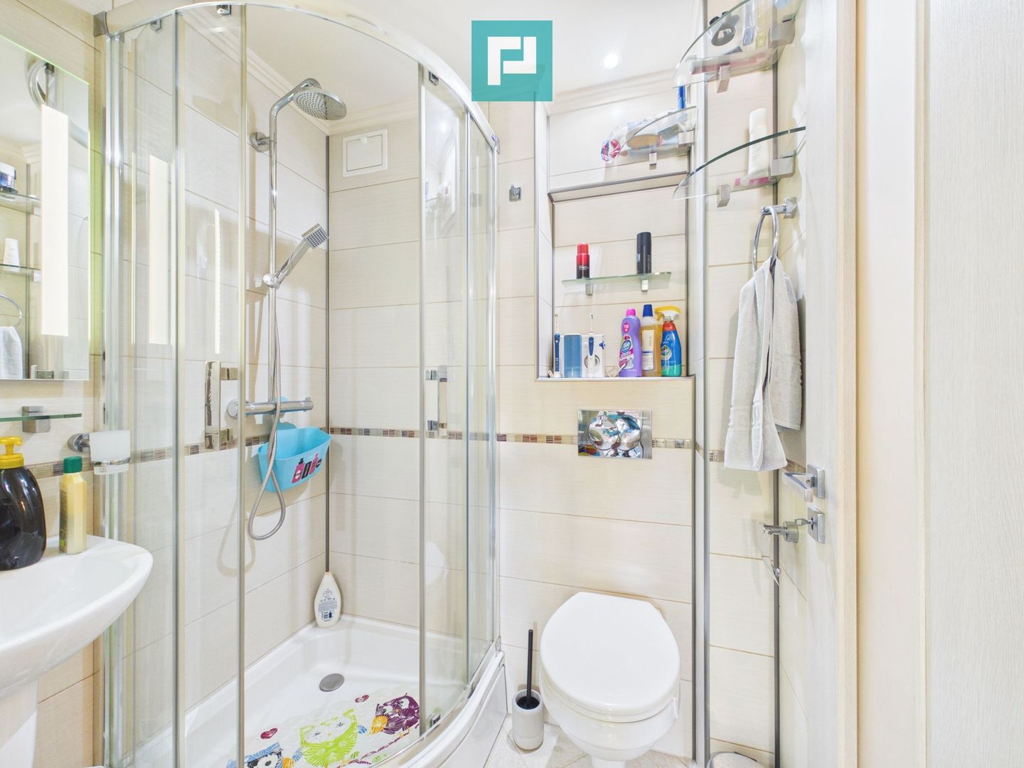Apartament 3 camere, 2băi, complet mobilat Complex - Poză 8