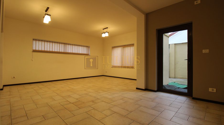 Cetatii; 5 camere, spatiu depozitare, garaj, curte, ideal pentru sediu firma. - Poză 5