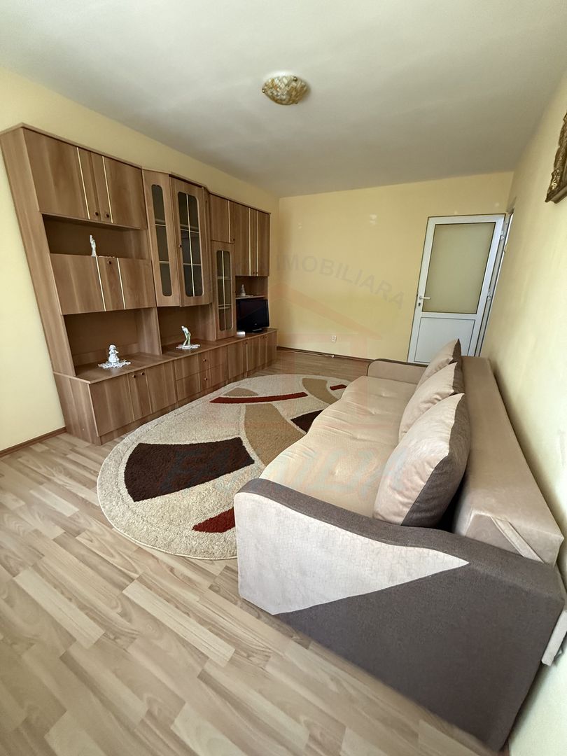 🏛️ De închiriat 2 camere, Micro 20, 350 euro/luna - Poză 1