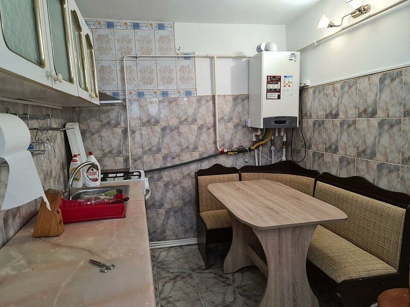 De inchiriat - casa P+1E+M - zona Port, langa liceul de Marina - Poză 5