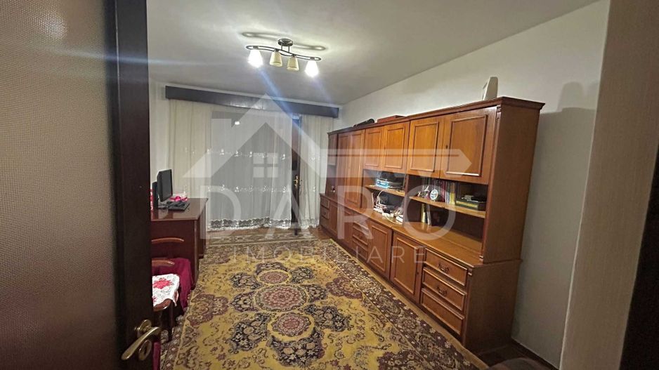 Vând apartament cu 3 camere - Poză 2