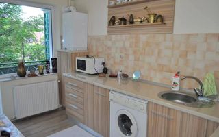 Apartament cu 2 camere, complet renovat, zonă Centrala. - Poză 4