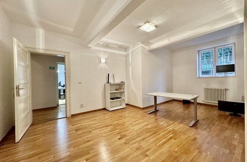 Birouri în imobil cu gradina amenajată - Poză 9