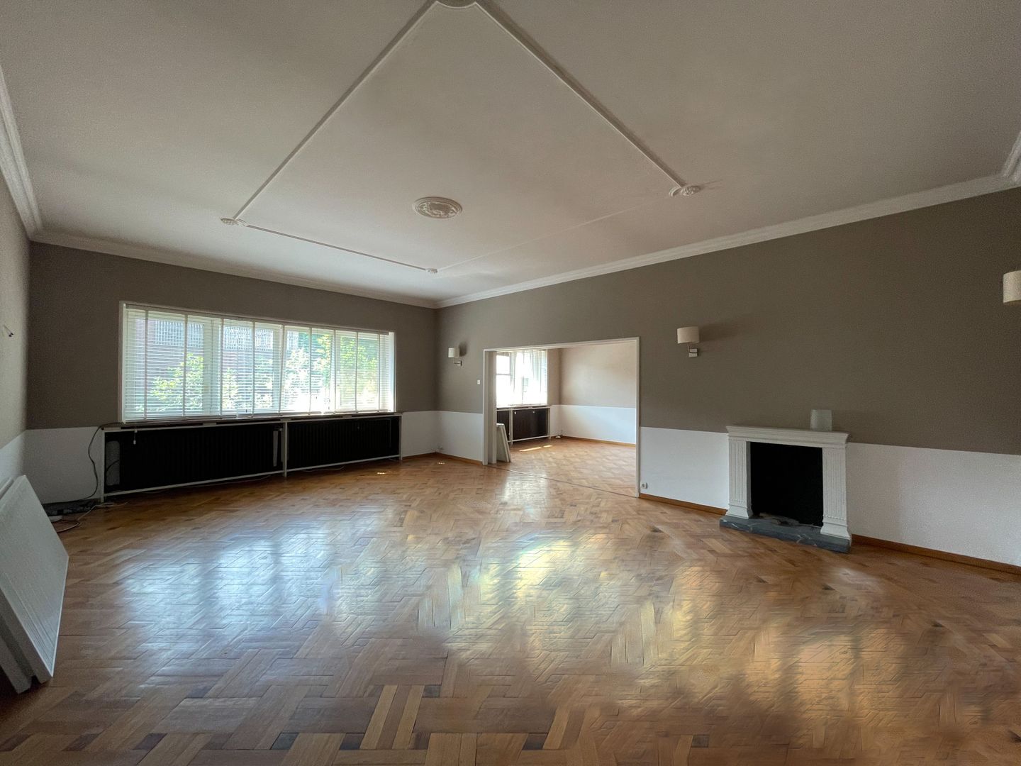 Apartament cu 4 camere de vânzare în zona Primaverii - Poză 1