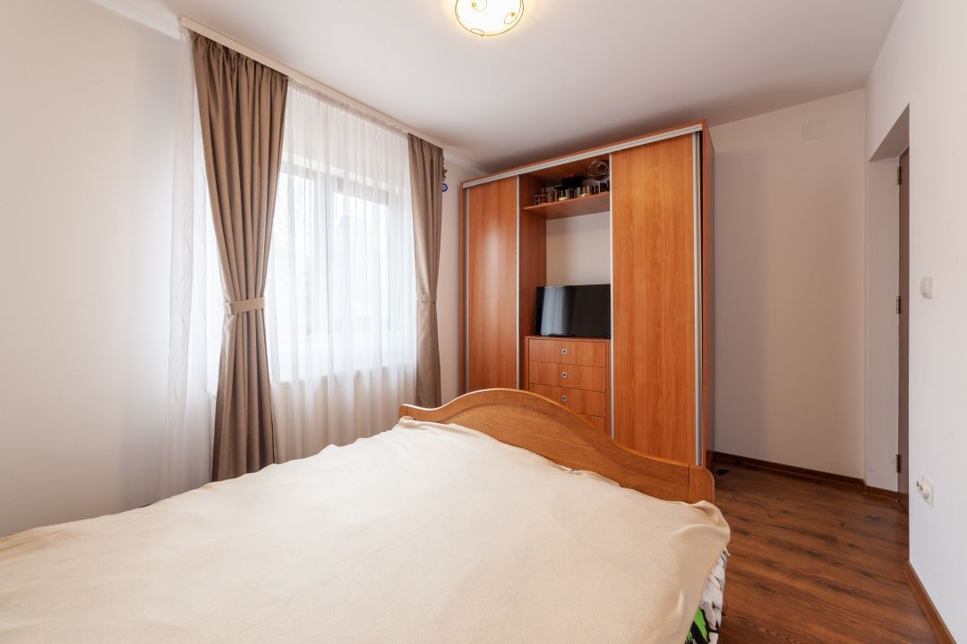 Casa de vanzare in Albota – liniste, spatiu si acces rapid catre Pitesti! - Poză 10