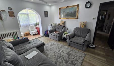 Apartament 3 camere renovat și mobilat – zona Dacia