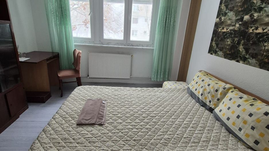 De inchiriat apartament 2 camere, Centru, 300 euro - Poză 4