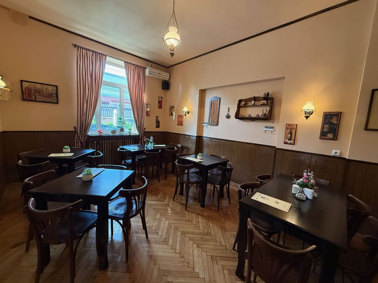 VILA LOCATIE UNICA GRADINA ICOANEI - Poză 2