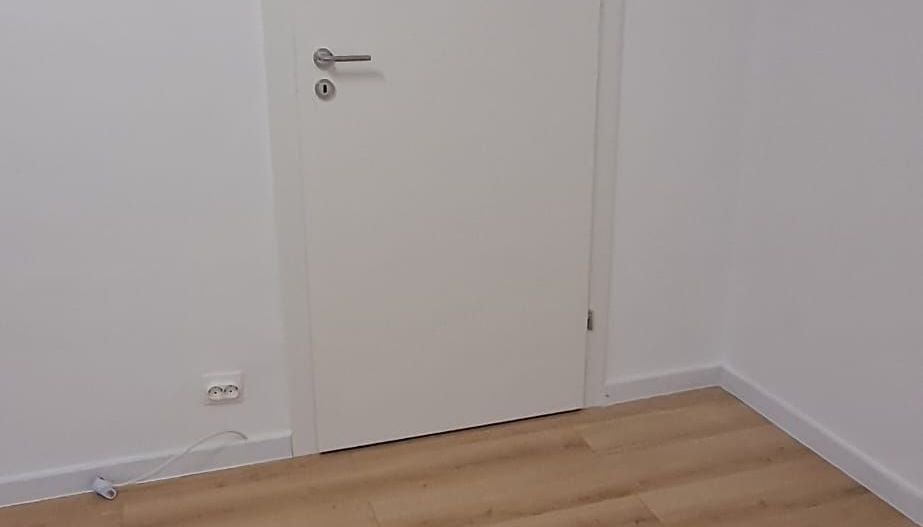 Apartament 2 camere, decomandat, Piata Victoriei, complet renovat, parter. - Poză 3