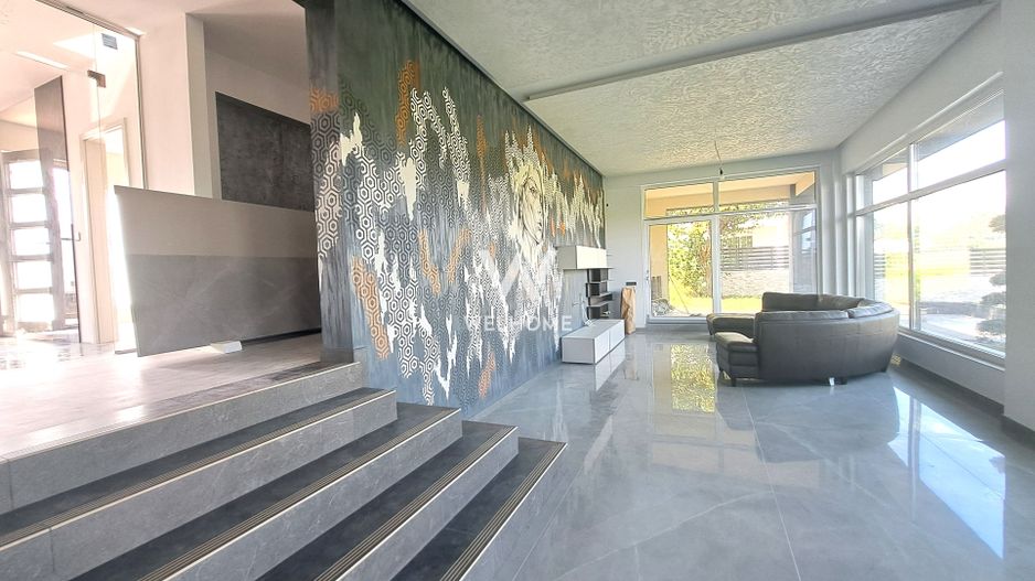 Casa cu piscina interioara si proveliste catre CETATE - Poză 4