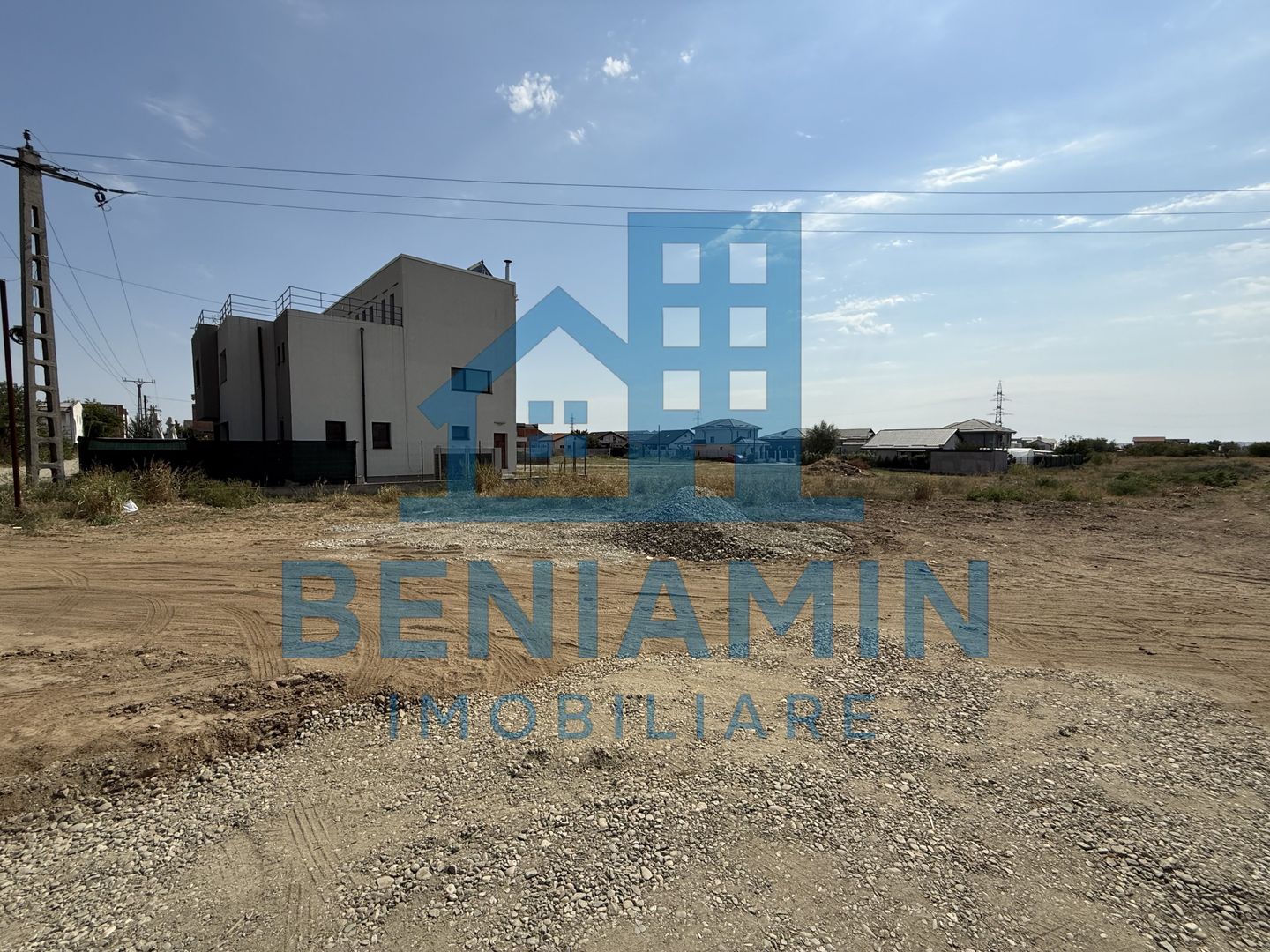 435mp-Damila-In spate la vama-Intravilan-Utilitati-Str Ficusului - Poză 1