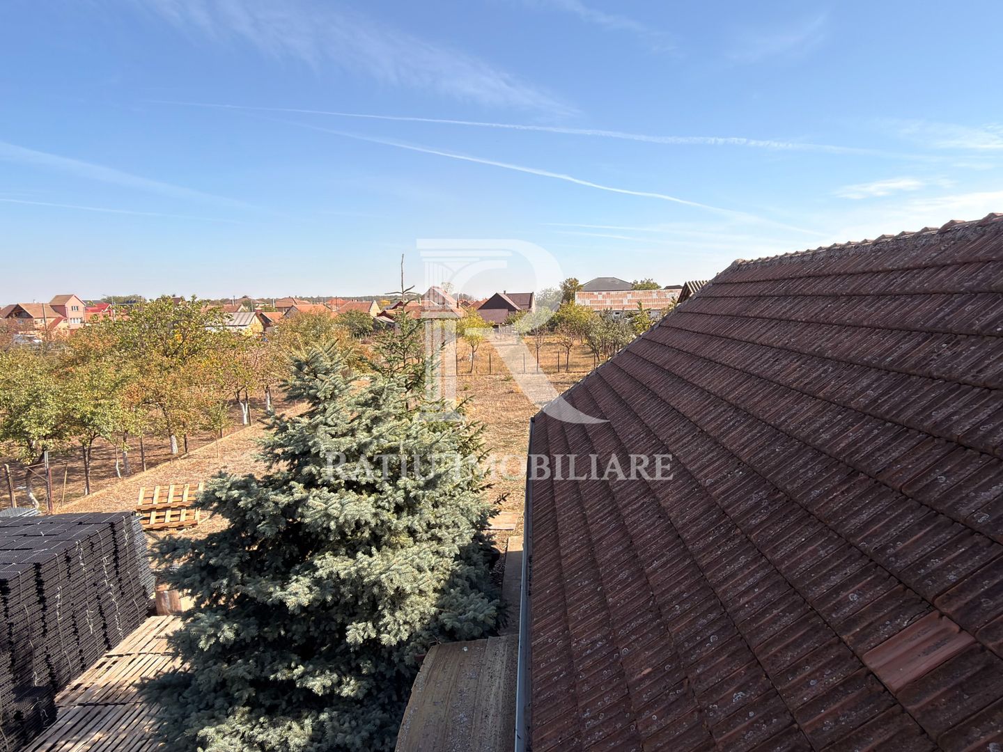 Casă cu spațiu comercial | Curte | Garaj | Parcare | Nojorid - Poză 8