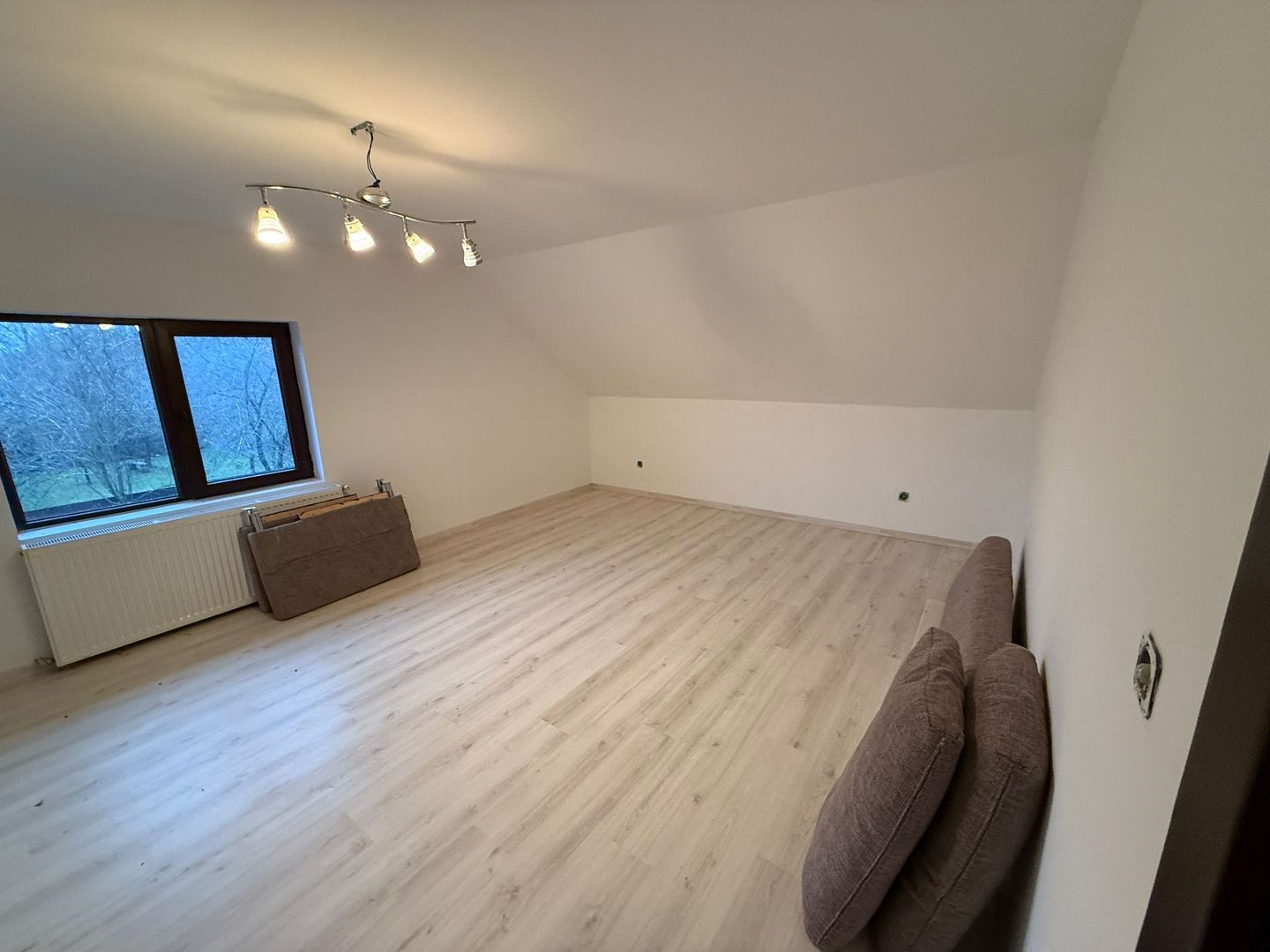 CASA DE INCHIRIAT RADAUTI | IDEAL PENTRU CRESA DE COPII | - Poză 23